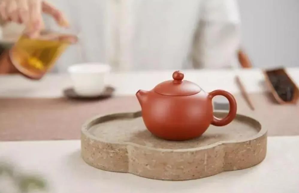 紫砂壶要养出好看的包浆，就一定要用很贵的茶叶吗