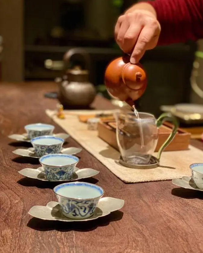 泡茶有学问，敬茶有修养，存茶有技巧