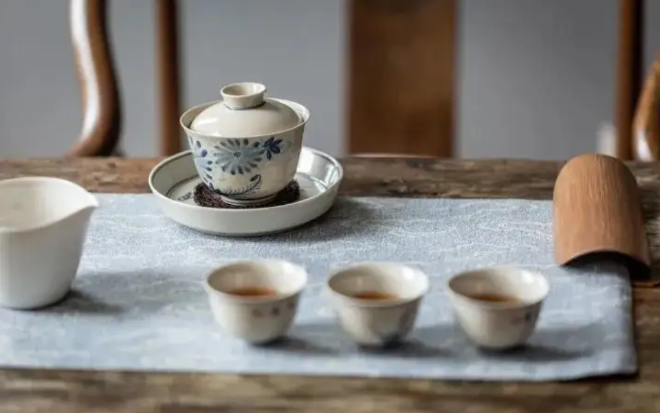 寒冷的秋冬季节,这样喝茶养生效果更佳