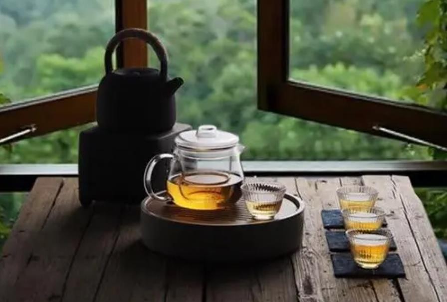 阴天和晴天哪个适合喝茶