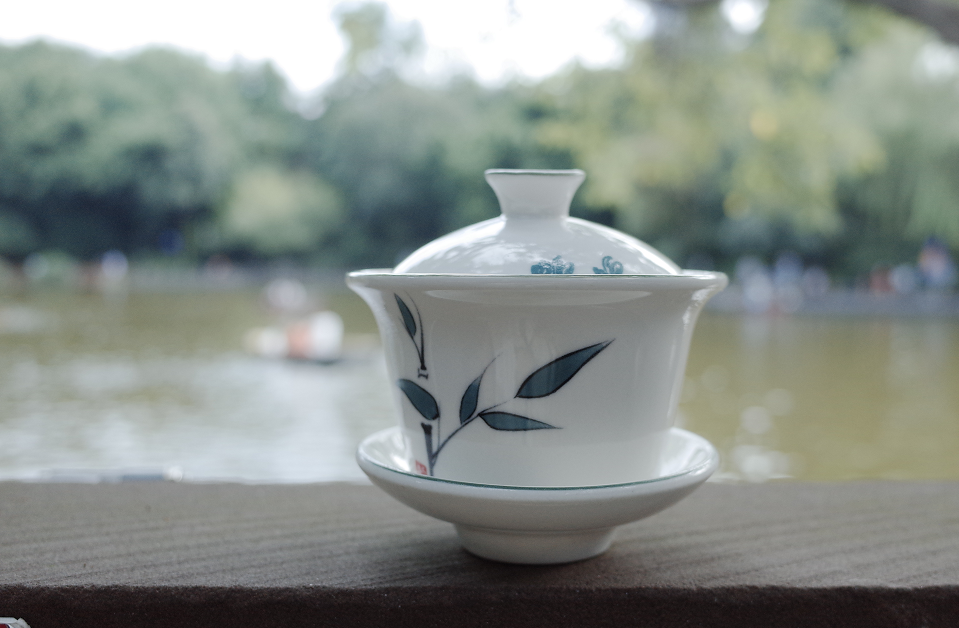 品茶的时候，如何尝到茶叶的真实滋味