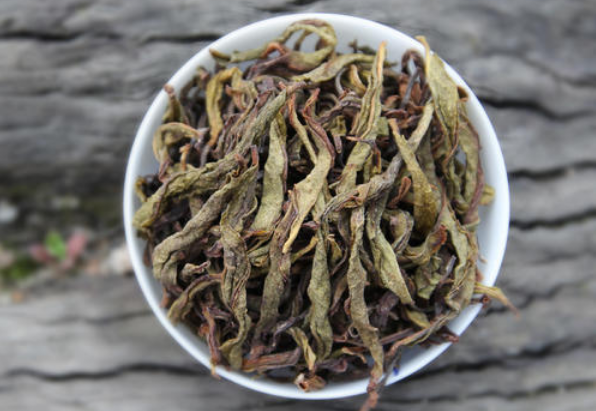 白鸡冠岩茶的特点是什么