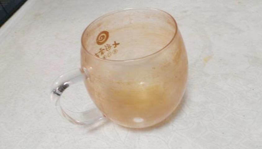 怎样清洗塑料茶杯里的茶垢