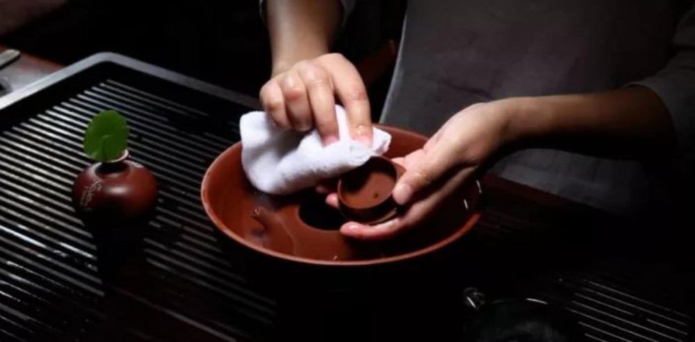 紫砂杯怎么清洗茶垢